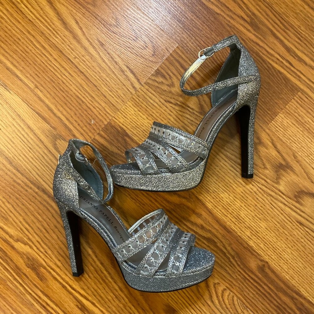 Adrianna Papell Boutique Silver Heels size 6